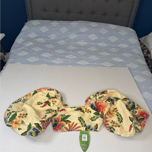 FARM Rio Cream and Red Floral Blouse. - Picture 11 of 15